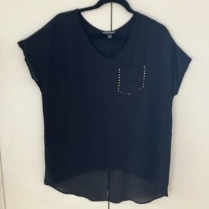 Rock & Republic Women’s Black Bling Pocket Tail Back Top Size Medium